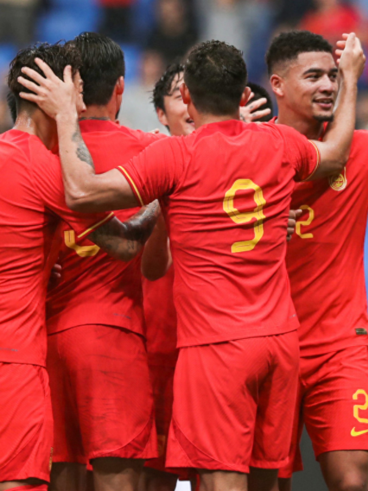 汉达诺维奇领衔瓦伦西亚取得胜利,成为球队关键得分手 汉达诺维奇领衔瓦伦西亚取得胜利,成为球队关键得分手