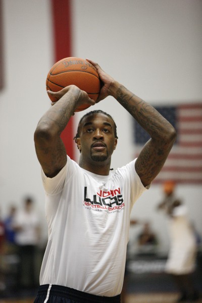 NBA明星球员集结休斯敦参加公益活动的简单介绍 NBA明星球员集结休斯敦参加公益活动的简单介绍