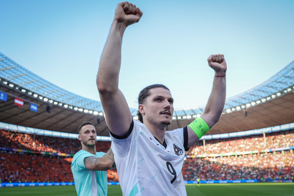 荷兰击败奥地利,晋级16强 荷兰击败奥地利,晋级16强