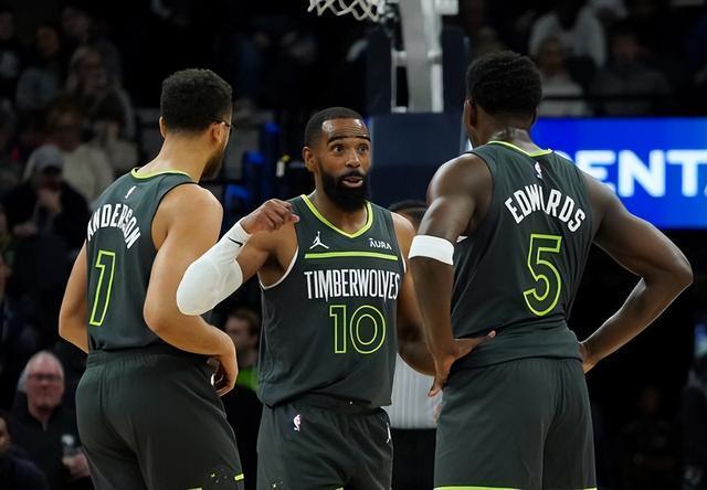 森林狼擒76人取得胜利 森林狼擒76人取得胜利