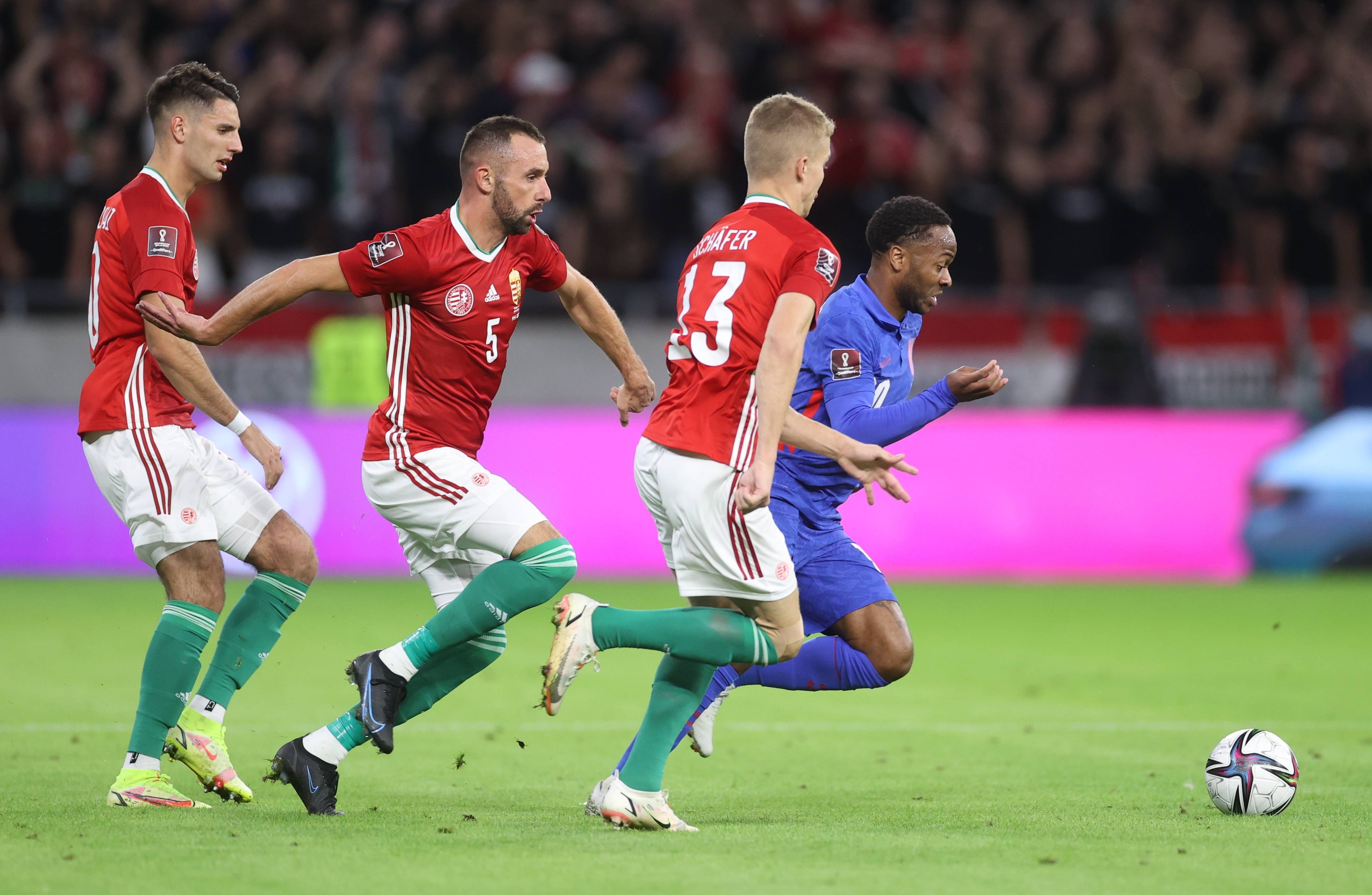 包含球队稳健防守,欧洲联赛赛场上演防守战的词条 包含球队稳健防守,欧洲联赛赛场上演防守战的词条