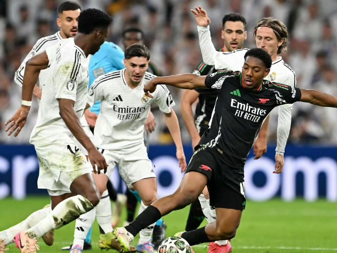 开云体育网站入口-关于欧洲足球巨星齐聚一堂,争夺荣耀之战的信息