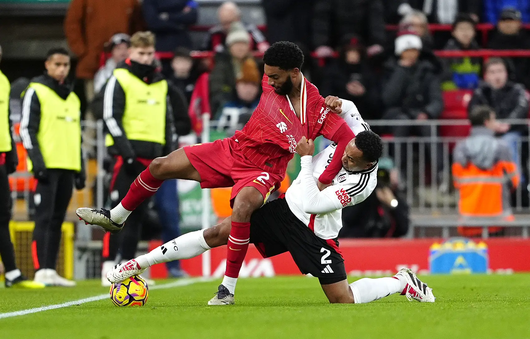 开云体育在线-威尔士队在欧预赛中力挫对手,赢得掌声!