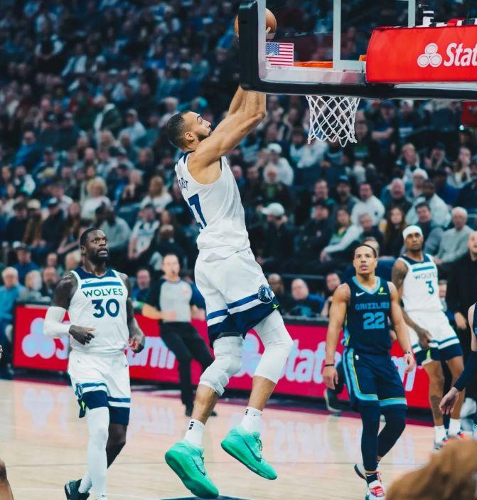 灰熊惊险战胜公牛,莫兰特绝杀锁胜 灰熊惊险战胜公牛,莫兰特绝杀锁胜