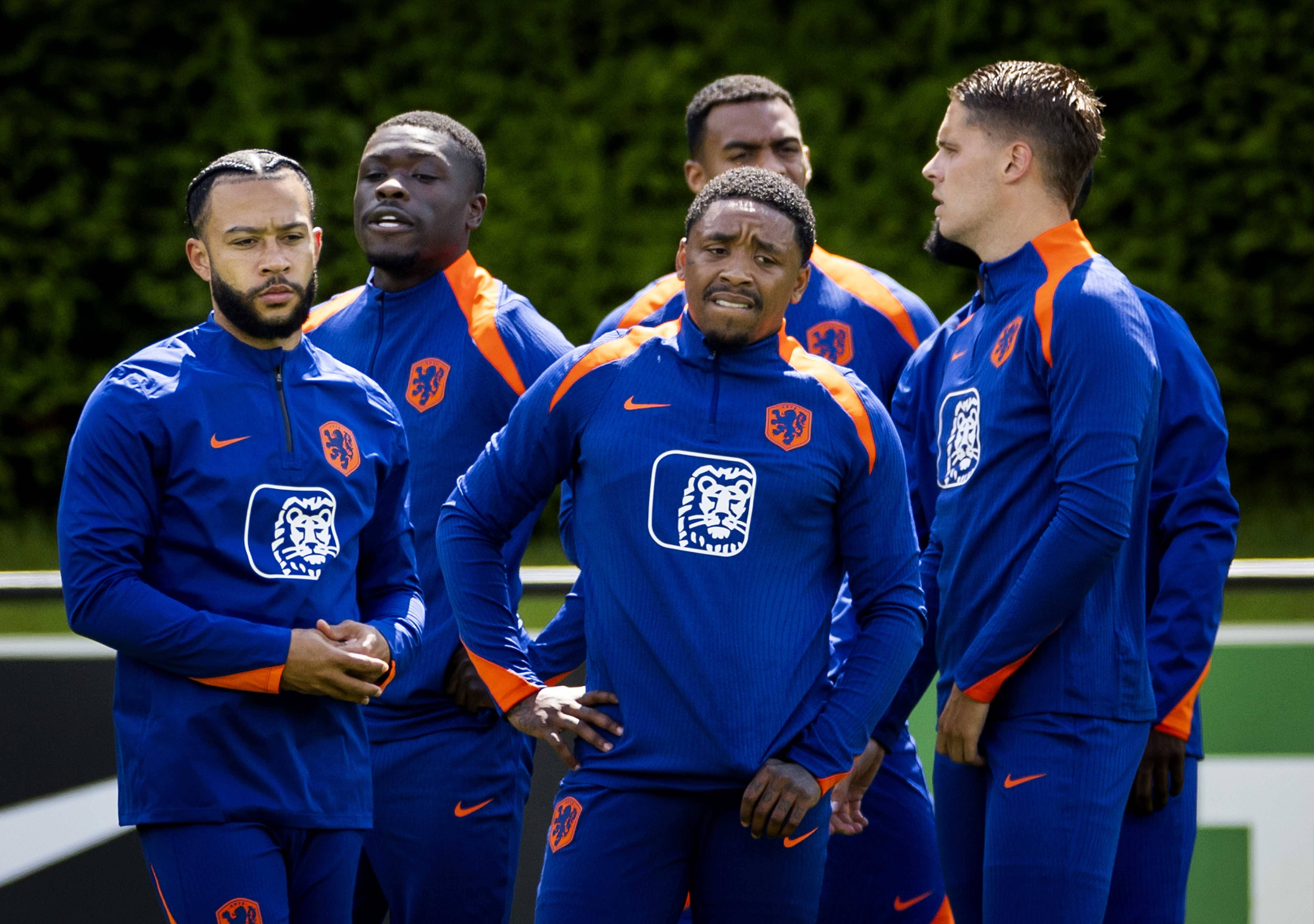 荷兰队在国际足球比赛中展现卓越实力 荷兰队在国际足球比赛中展现卓越实力