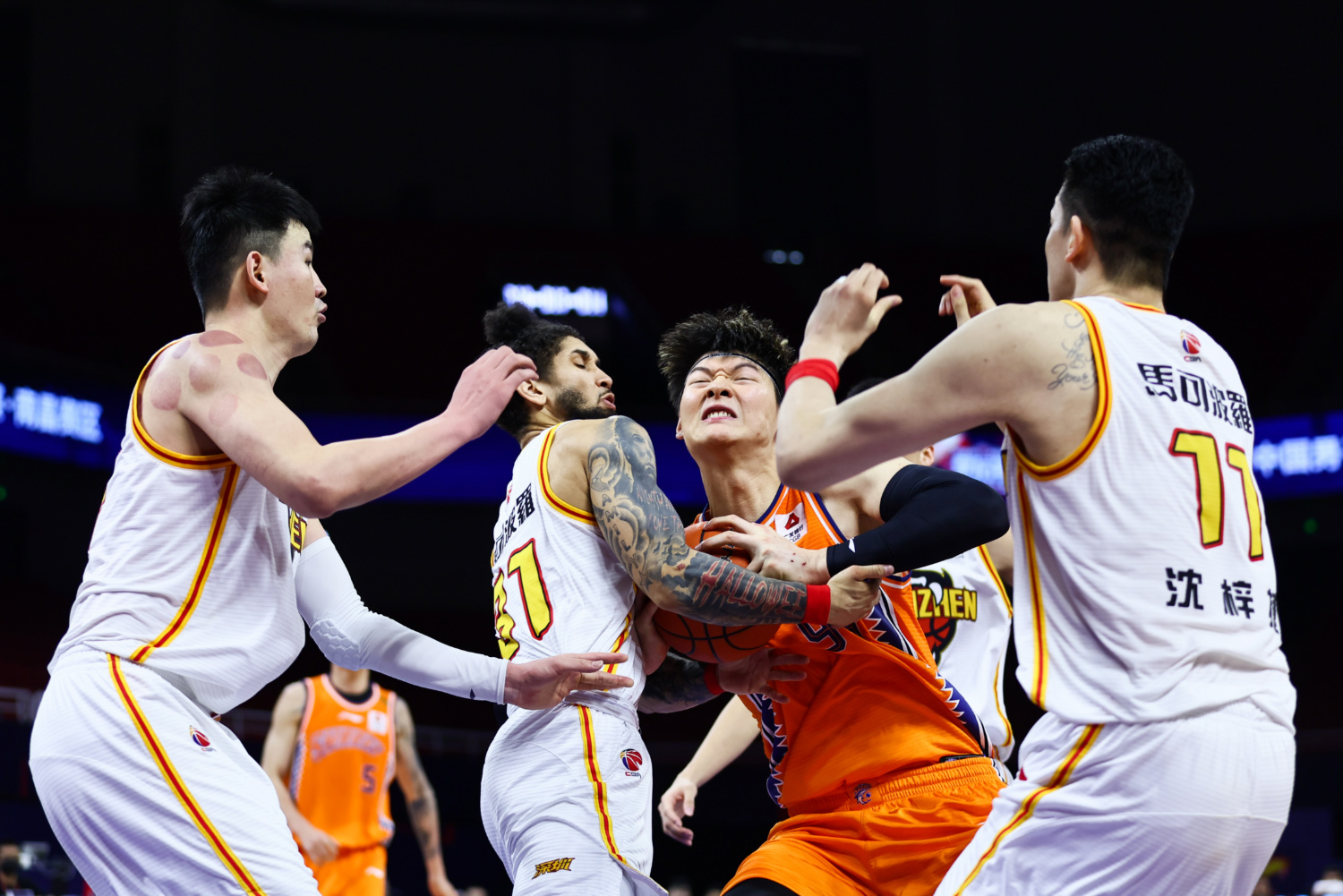 客场作战表现抢眼,球队士气高涨的简单介绍 客场作战表现抢眼,球队士气高涨的简单介绍