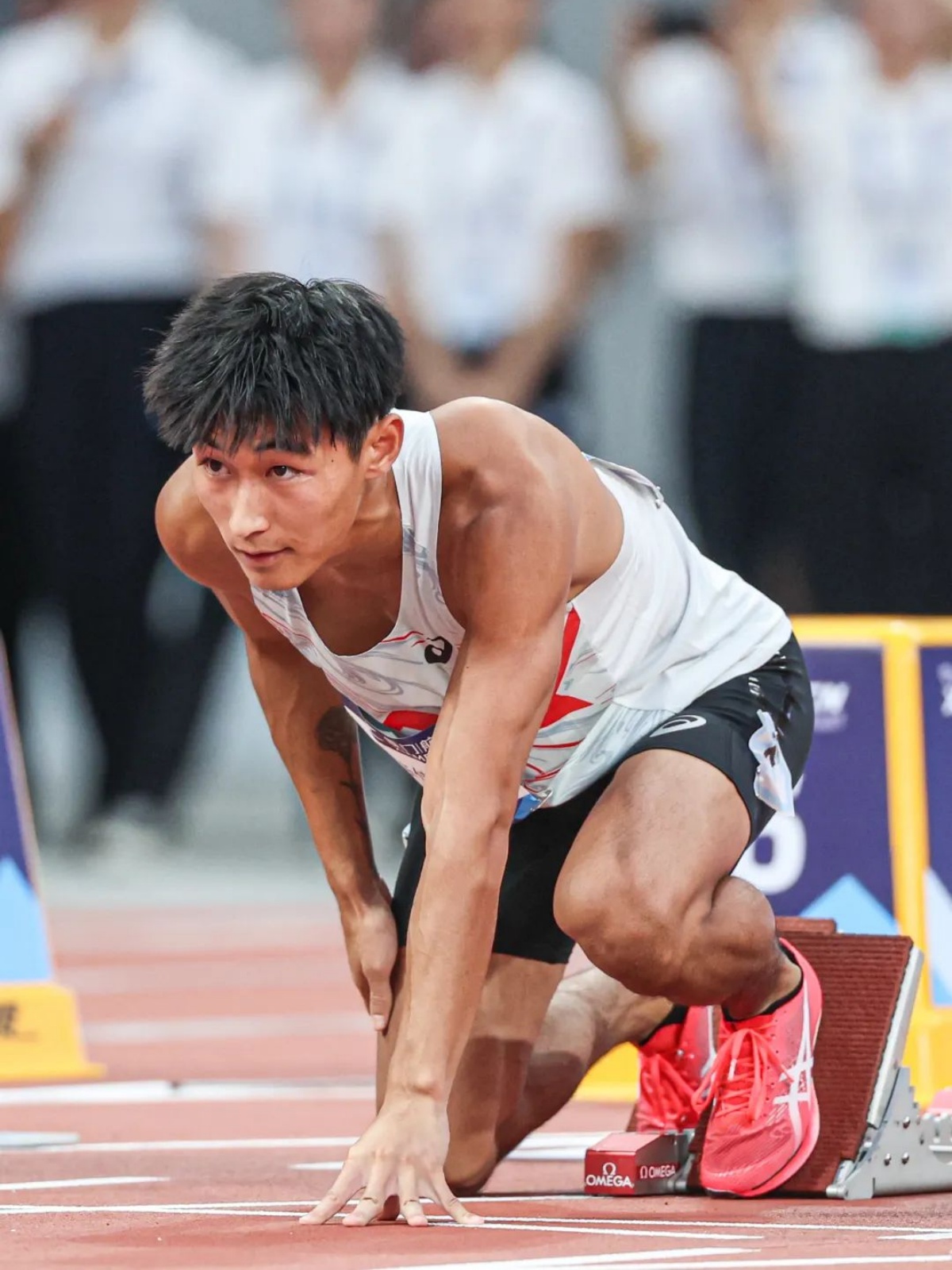 关于田径选手表现出色横扫多项项目的信息 关于田径选手表现出色横扫多项项目的信息