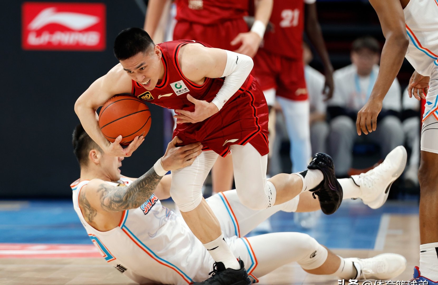 关于球队实力强劲,一路高歌猛进的信息 关于球队实力强劲,一路高歌猛进的信息