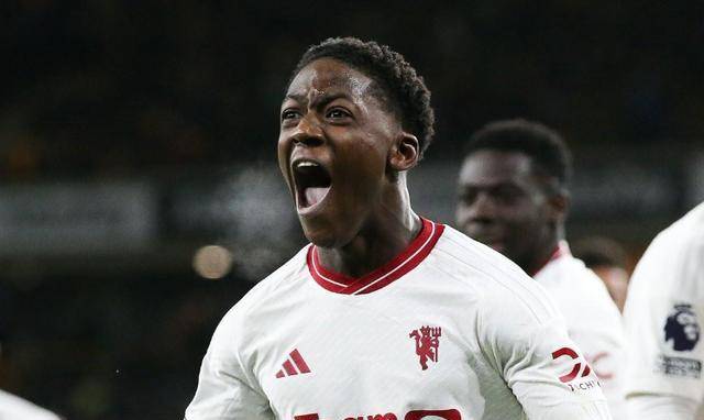 开云体育网页版入口-关于曼联球迷集体抗议教练战术，球队危机四伏的信息