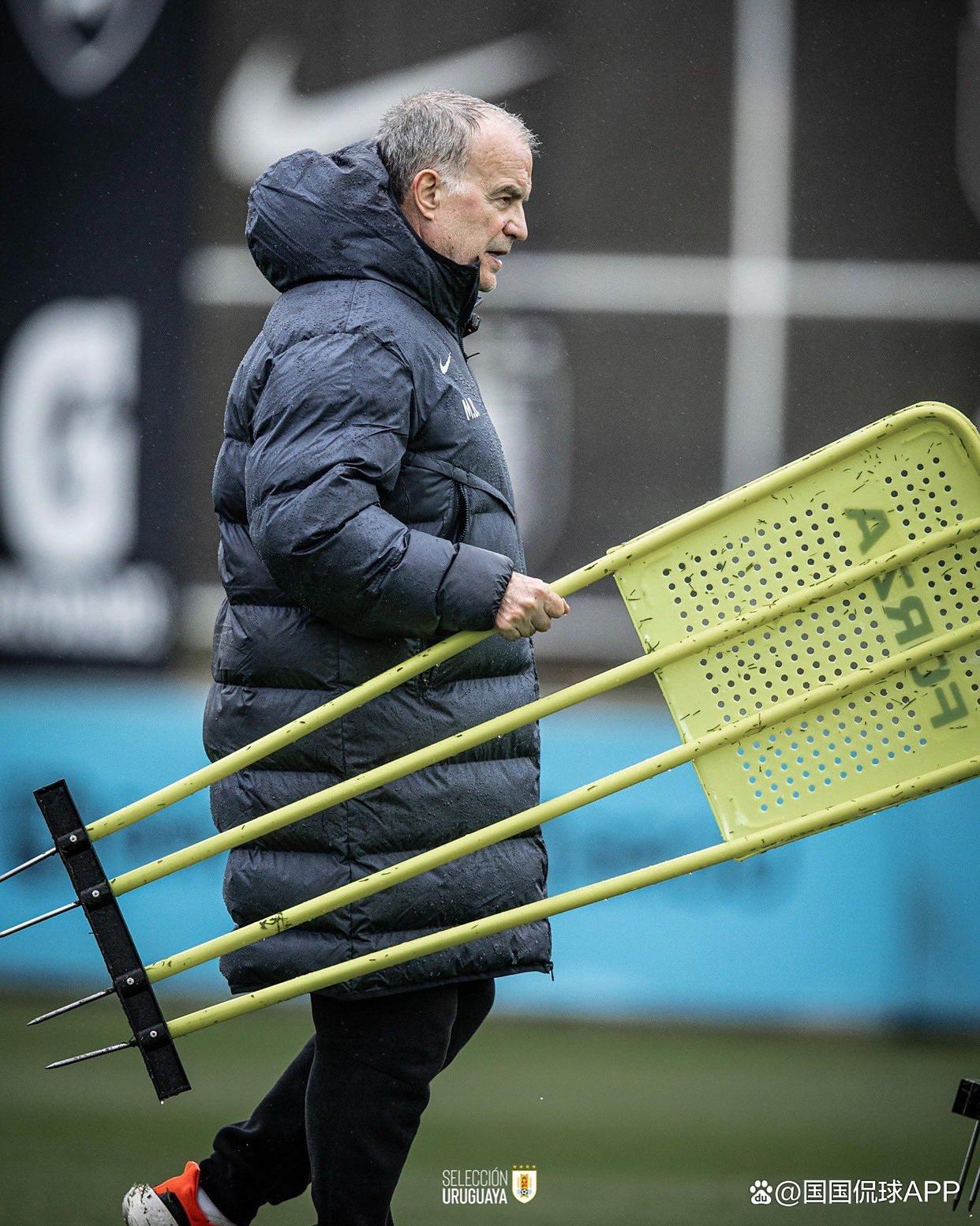 开云体育app-包含乌拉圭队长因伤缺席国际比赛，团队备战的词条