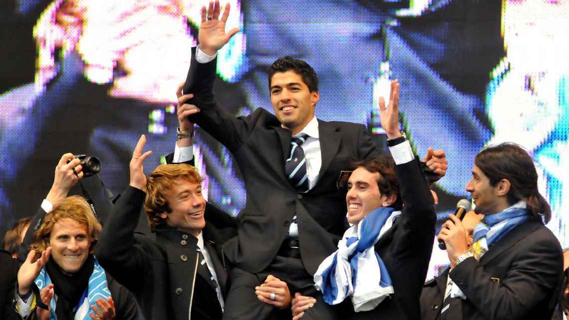 包含乌拉圭队长因伤缺席国际比赛,团队备战的词条 包含乌拉圭队长因伤缺席国际比赛,团队备战的词条