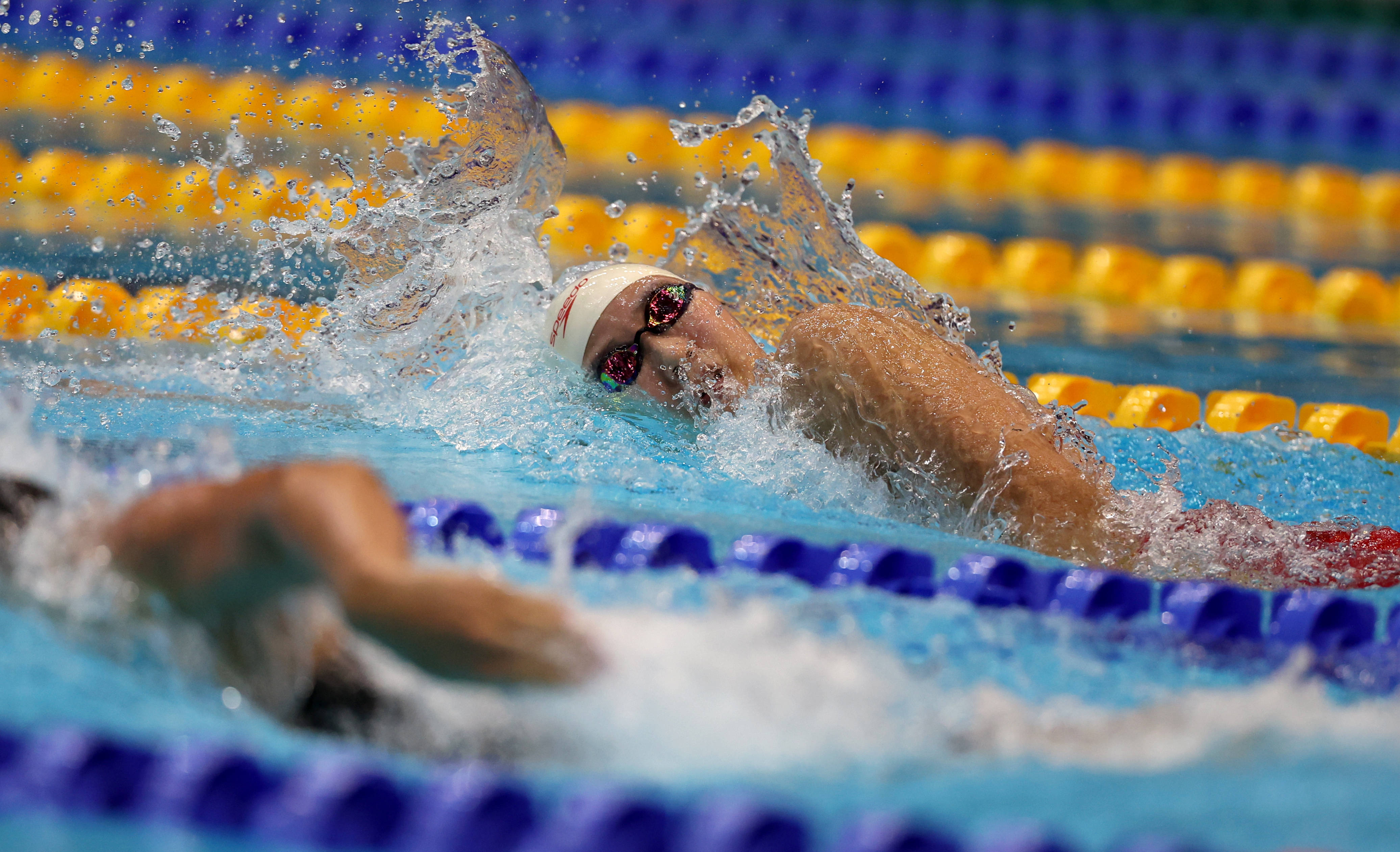 中国游泳选手创造新纪录夺得金牌